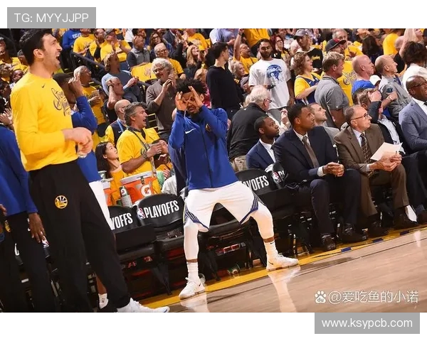 勇士与雷霆激战11月4日NBA赛场精彩瞬间回顾与分析